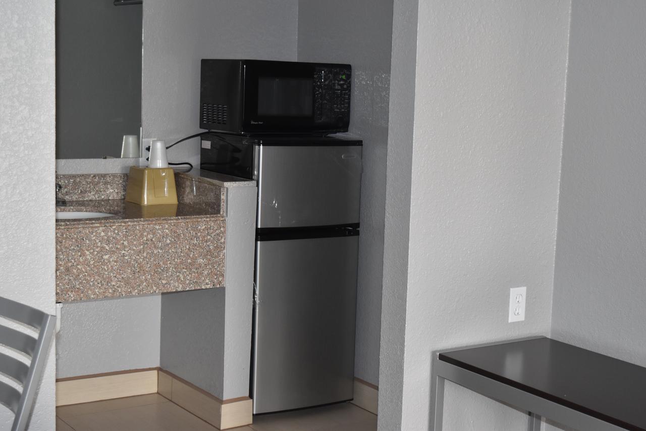 Woodfield Inn And Suites Yoakum Esterno foto