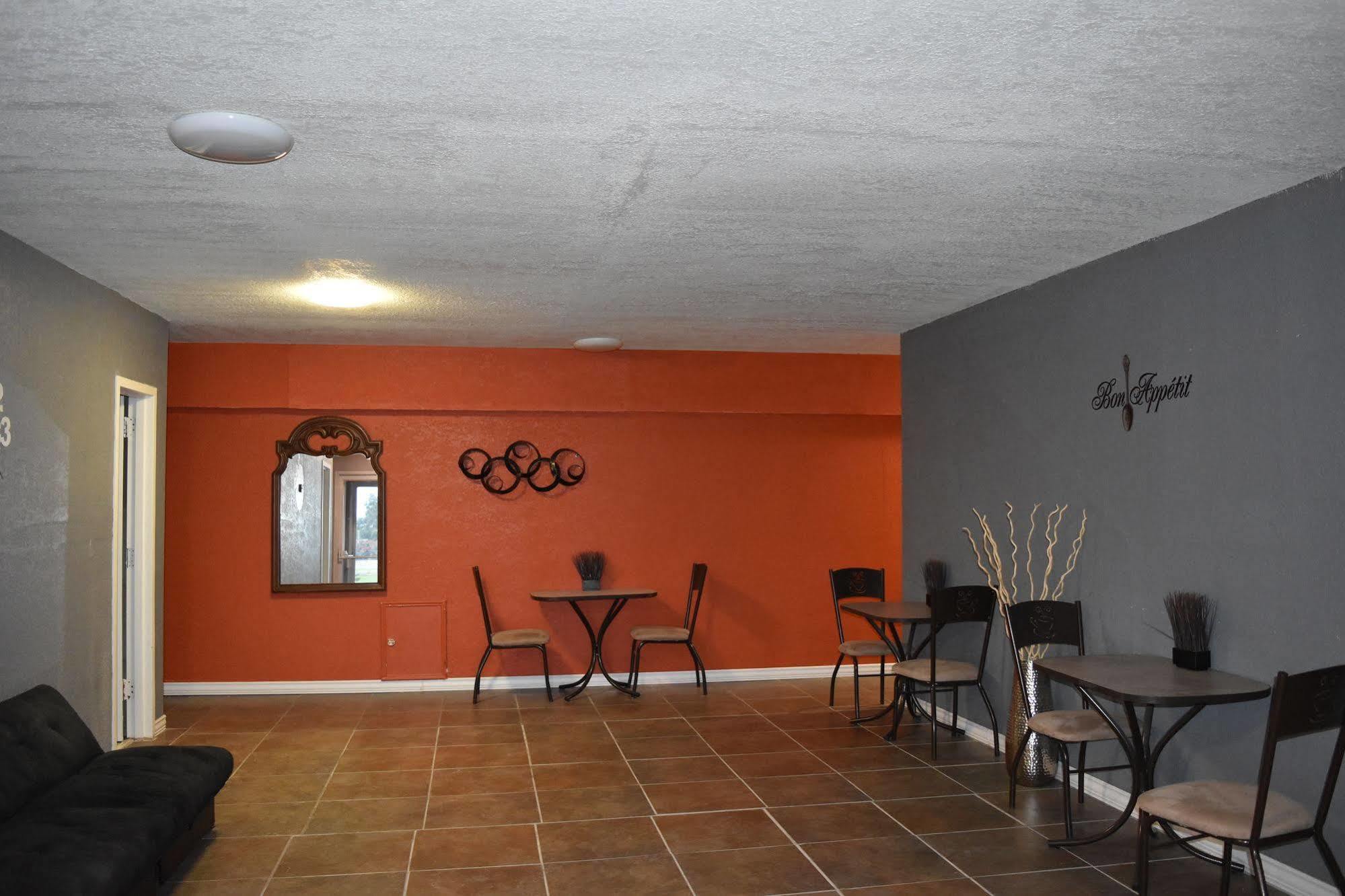 Woodfield Inn And Suites Yoakum Esterno foto